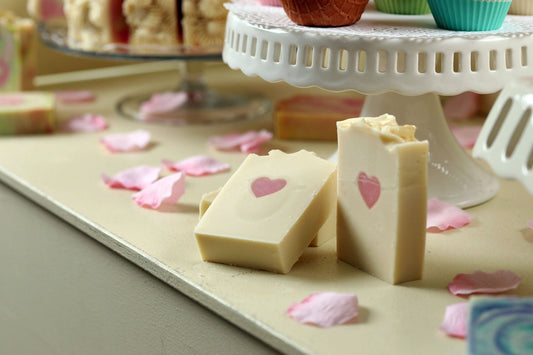 close-up of créme silk on table